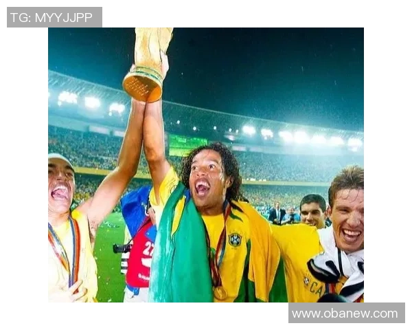 《聚焦足坛巨星风采探索世界足球明星背后的故事与成就》